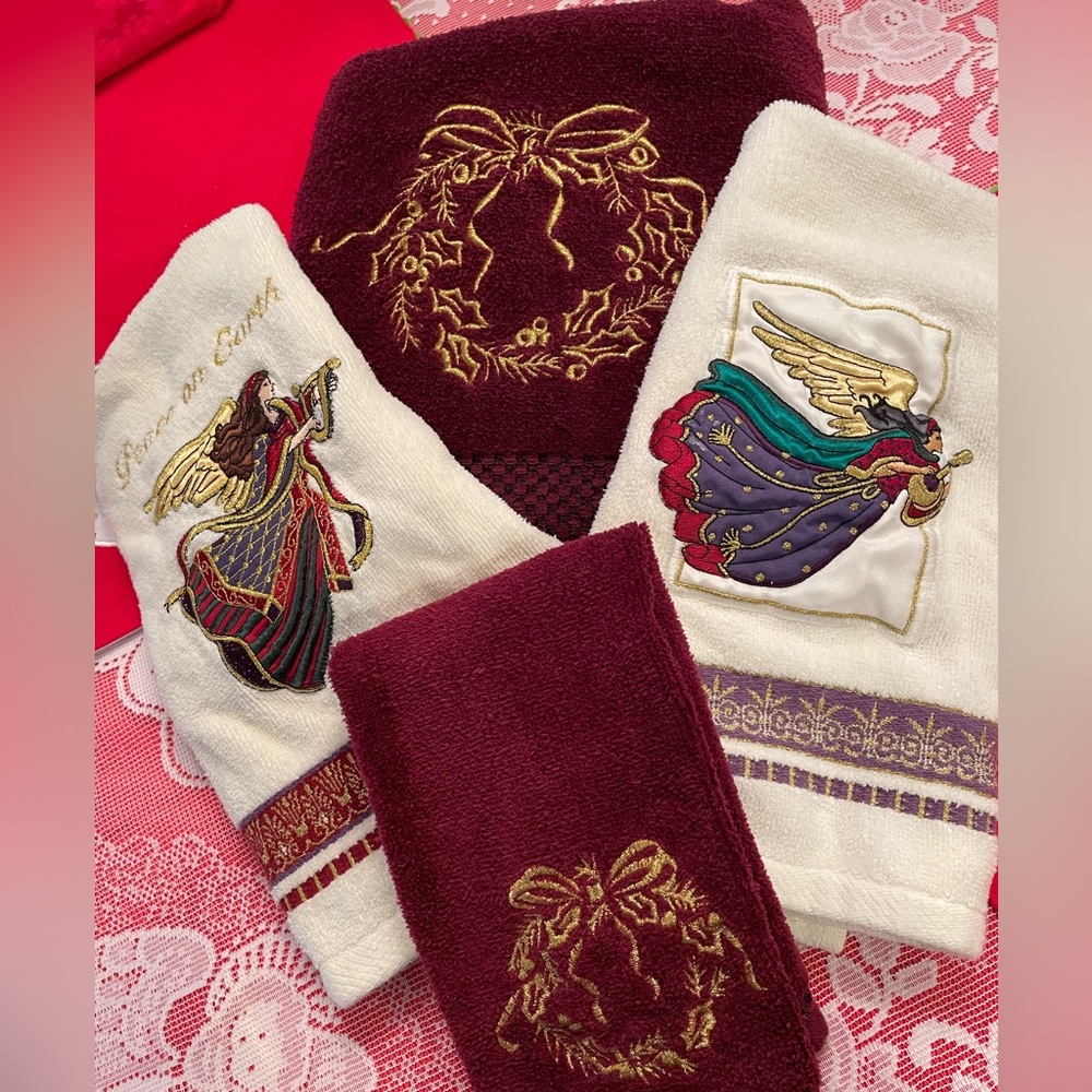 4 bathroom Christmas towels - Picture 4 of 6